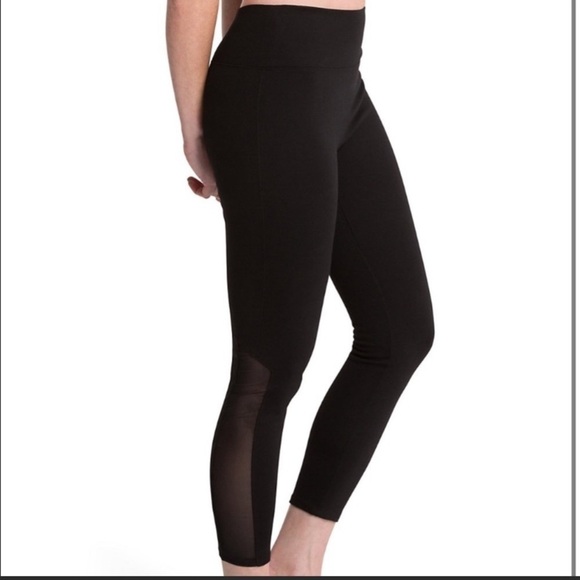 Assets Red‎ Hot Label Spanx Black Mesh Leggings - Picture 1 of 11